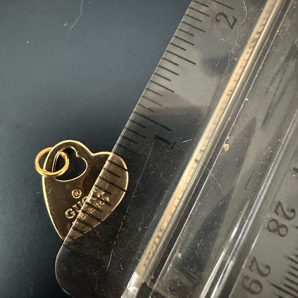 Gucci Gold Heart Charm - Picture 2 of 3